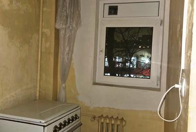 Titan / Minis -5 minute - Garsoniera cf 1, suprafata 32 mp , an constructie 1981 - 5