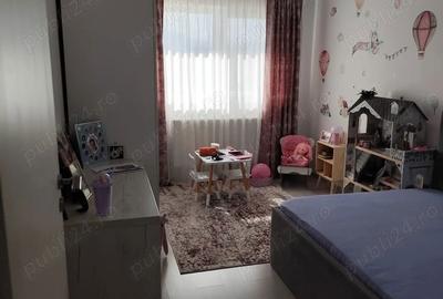Apartament cu 3 camere, mobilat în Tractorul - 1