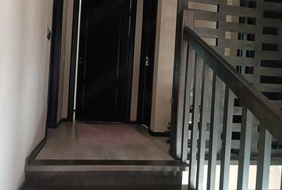 Casă cu Teren 340 Mp în Central - 2