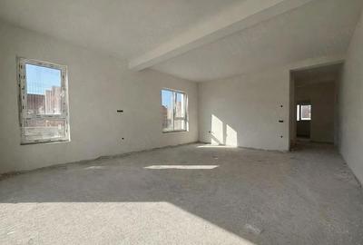 Casă cu 4 camere cu Teren 2354 Mp în Florești - 2