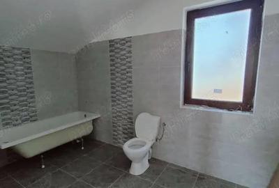 Casă cu 4 camere cu Teren 306 Mp în Chișoda