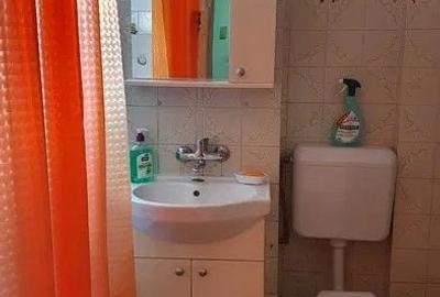 Apartament cu 2 camere semidecomandat în Km 4 - 3