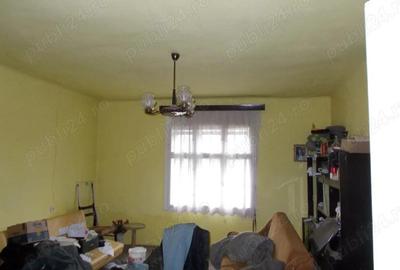Casă cu 3 camere în Ghirodei - 1