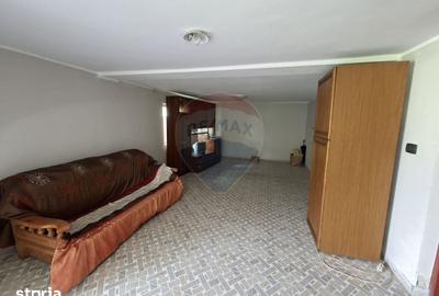 Casă cu 4 camere cu Teren 1088 Mp în Răcăciuni - 2