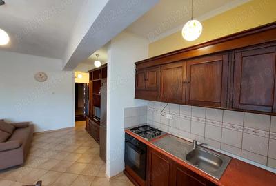 Apartament cu 3 camere semidecomandat în Prundu