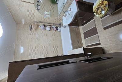 Apartament cu 3 camere decomandat în Central - 1