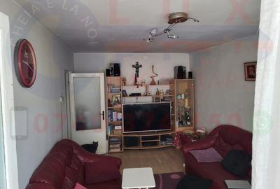 Apartament cu 3 camere decomandat în Babadag - 2