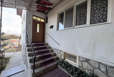Casă cu 4 camere în Central - 1