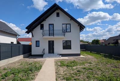 Casă individuală cu 4 camere cu Canalizare în Hemeiuș - 1