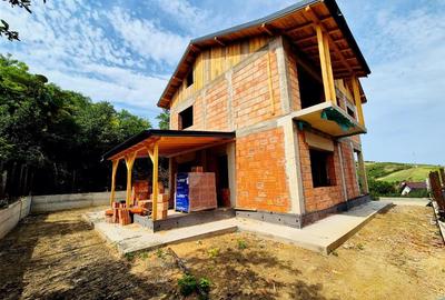 Casă cu 4 camere cu Teren 400 Mp în Tomești - 2