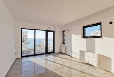 Vedere frontala spre lac in centrul statiunii Mamaia - 2