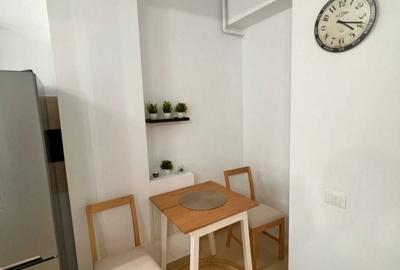 Garsonieră în Roșu