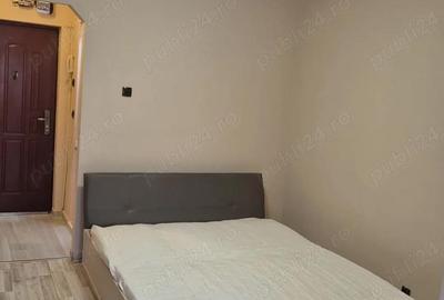 Garsonieră decomandată în Decebal