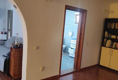 Casă individuală cu 4 camere cu Canalizare în Central - 2
