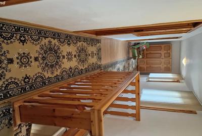 Casă cu 4 camere cu Teren 350 Mp în Tecuci - 2