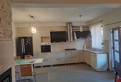 Casă cu 4 camere în Exterior Vest - 3