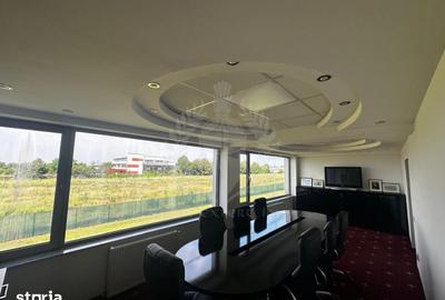 Spațiu comercial, de 361 mp, în 9 Mai - 3