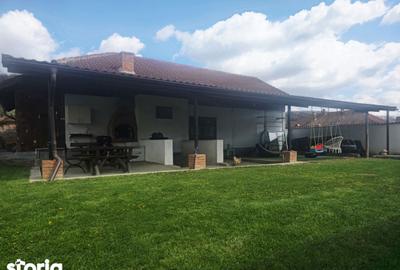 Casă cu 4 camere cu Teren 2445 Mp în Plopșoru - 1