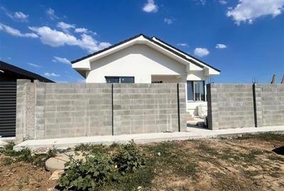 Casă individuală cu 4 camere în Sântandrei