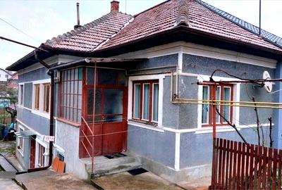 Casă cu 5 camere cu Teren 500 Mp în Mărăști - 1