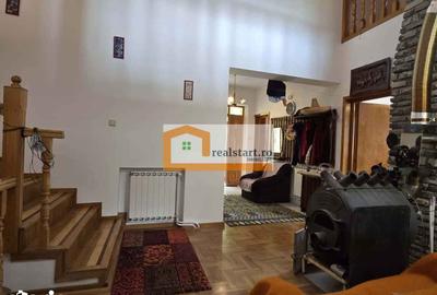 Casă cu 9 camere cu Teren 1800 Mp în Central - 11