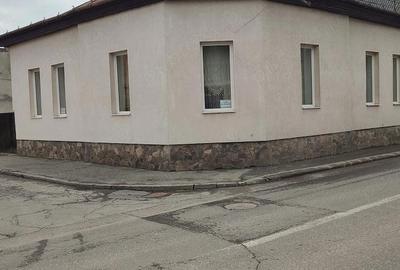 Casă cu 3 camere cu Teren 170 Mp în Central