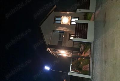 Casă cu 4 camere cu Teren 370 Mp în Central - 10