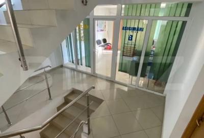 Casă cu 7 camere cu Teren 7000 Mp în Central - 1