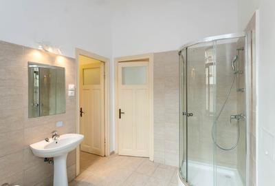 Inchiriere 4 camere , rezidential / birou, cladire interbelica, Piata Victoriei Inchiriere 4 camere , rezidential / birou, cladire interbelica, Piata Victoriei - 9