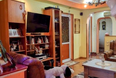 Apartament cu 4 camere semidecomandat în Cet - 1