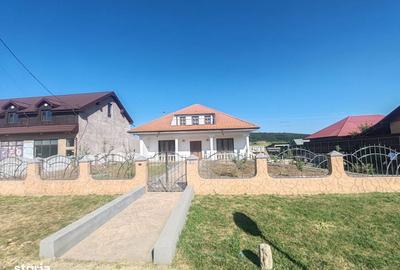 Casă cu 4 camere în Solești