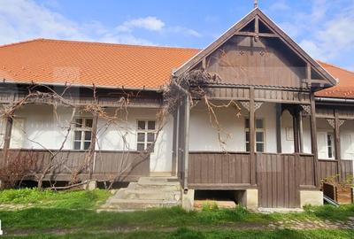 Casă cu 3 camere cu Teren 396 Mp în Central