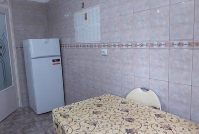 Garsonieră decomandată în Tei