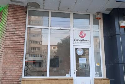Inchiriez spa?iu comercial B-dul Doroban?ilor colt Str.Scolilor - 1