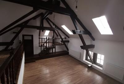 Casă cu 11 camere în P-ța Romană - 15