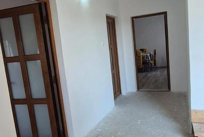 Casă cu 5 camere cu Teren 800 Mp în Central - 2