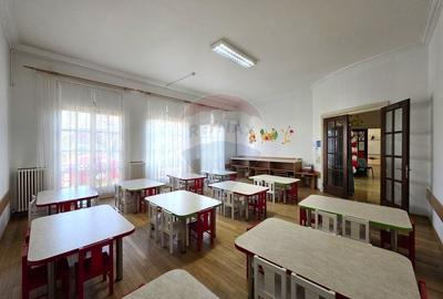 Casă cu 10 camere cu Teren 900 Mp în 23 August - 7