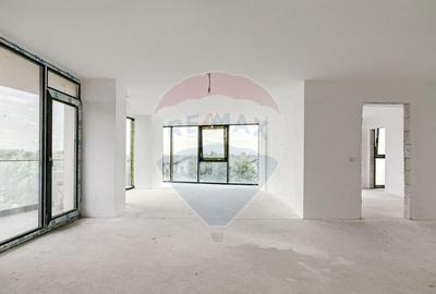 Apartament 3 camere 148 mp de vanzare in zona Subcetate