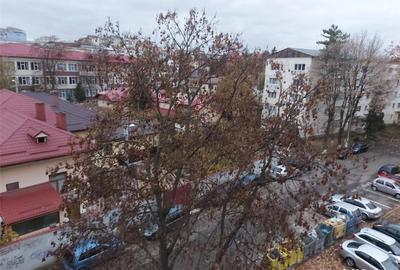 Apartament cu 4 camere decomandat în Roman - 7
