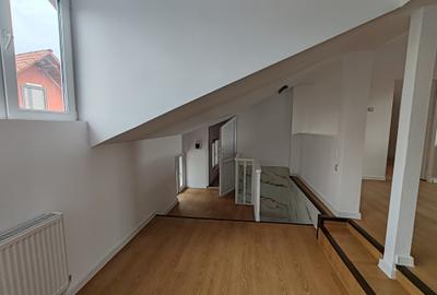 Casă individuală cu 8 camere cu Canalizare în Central - 10