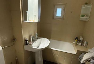 Apartament cu 2 camere decomandat în Rovine