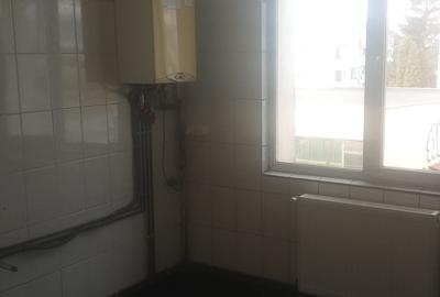 Garsonieră decomandată în Astra - 4