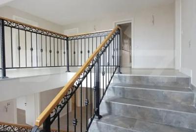 Casă cu 5 camere cu Teren 1590 Mp în Luna - 9