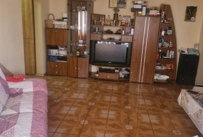 Apartament cu 3 camere semidecomandat în Broșteni - 3