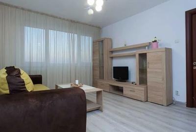 Apartament cu 3 camere semidecomandat, mobilat în Ștefan cel Mare