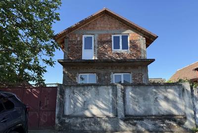 Casă cu 4 camere în Zăbrani - 8
