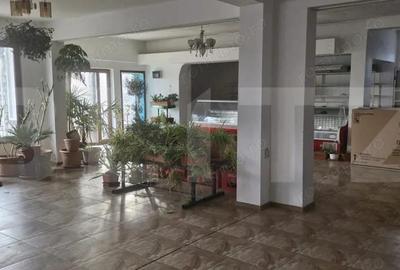 Spațiu comercial, de 200 mp, în Central - 2