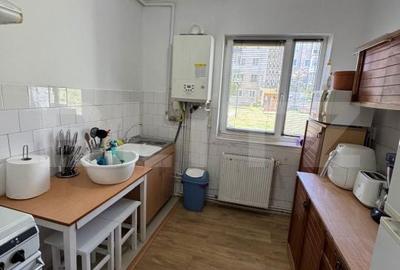 Apartament cu 2 camere semidecomandat în Gojdu