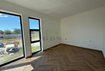 Casă individuală cu 7 camere cu Canalizare în Bariera Vâlcii - 3