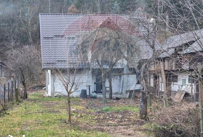 Casă cu 5 camere cu Teren 1782 Mp în Tarcău - 5